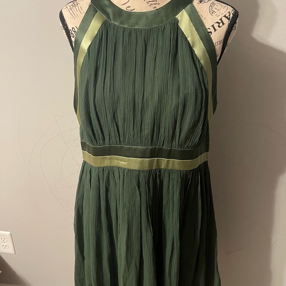 Dresses & Skirts - Maggy London size 12 green Christmas dress